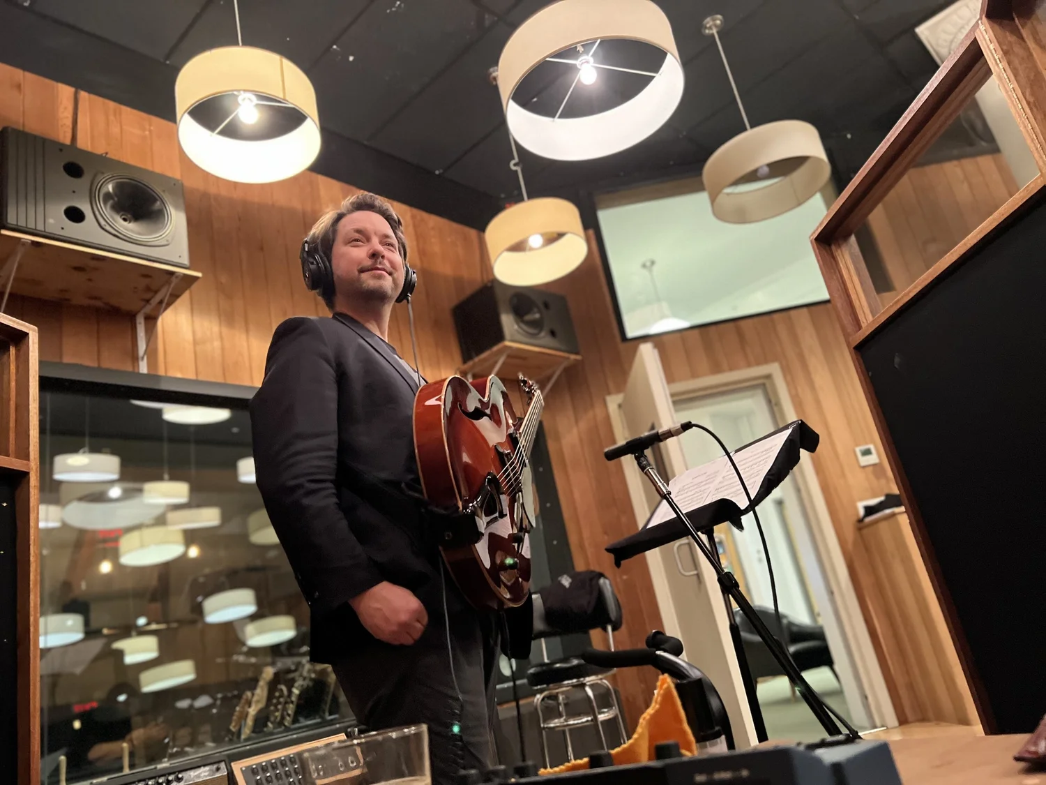 Lage Lund at a recording session